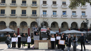 Θεσσαλονίκη: Σιωπηλή συγκέντρωση στη μνήμη των 59 θυμάτων από τη φονική πυρκαγιά στο Κότσανι