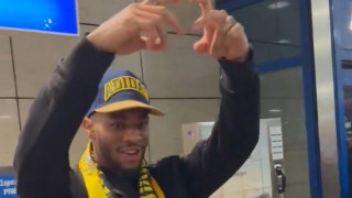 ΑΕΚ: Αποθέωση του Τάκερ στην άφιξη του στην Αθήνα