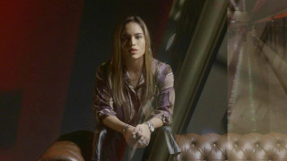 Η Ελένη Χατζηβασίλη ερμηνεύει το νέο τραγούδι του Κύρου Λόντου