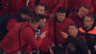 Ο αποκλεισμός της Λεβερκούζεν έφερε ένταση: Έντονος διάλογος του Τσάκα με οπαδούς