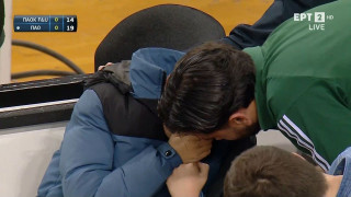 Απρόοπτο στο ΠΑΟΚ-Παναθηναϊκός: Η μπάλα χτύπησε νεαρό φίλαθλο μετά από άστοχο σερβίς!