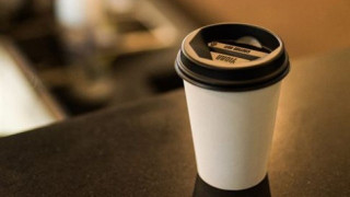 Γαλλία: Η πρώτη χώρα που απαγορεύει πλαστικά ποτήρια & μαχαιροπίρουνα