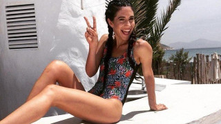 Η τηλεοπτική     «Μελίνα» ποζάρει στο κρεβάτι (pics)