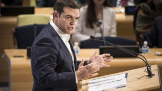 Μαθήτρια λιποθύμησε κατά την ομιλία Τσίπρα στην Αστόρια (ΒΙΝΤΕΟ)