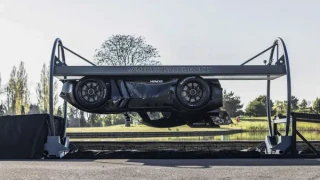 To πρώτο αυτοκίνητο στον κόσμο που αψήφησε τη βαρύτητα και κινήθηκε ανάποδα!