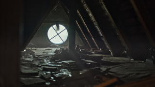 Άκουγε θορύβους στη σοφίτα της και ανακάλυψε τον πρώην της!