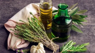 6 μεσογειακά φυτά που προστατεύουν την καρδιά, ρίχνουν πίεση και χοληστερόλη