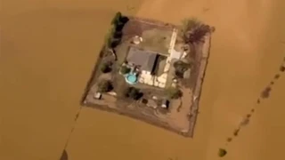 ΗΠΑ: Viral το σπίτι που έμεινε όρθιο εν μέσω πλημμύρας βιβλικών διαστάσεων