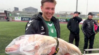 Πέτυχε χατ τρικ και κέρδισε ένα γουρούνι 23 κιλών