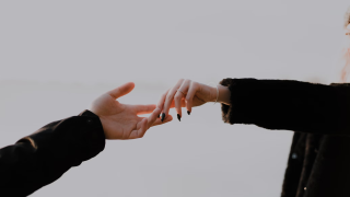 Girlfriend fluffer: Πώς μπορείτε να χωρίσετε χωρίς να το πάρετε χαμπάρι