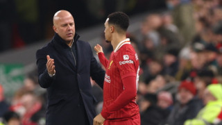 Σλοτ για Άρνολντ: «Είναι γελοίο να αμφισβητείται η αφοσίωσή του»