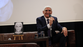 Το κλειστό της Νίκαιας γίνεται... Παναγιώτης Γιαννάκης