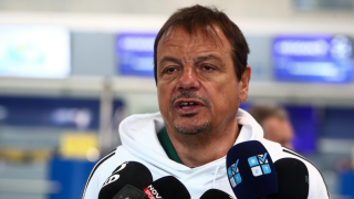 Σύνθημα... νίκης από Αταμάν και Όσμαν με φόντο το Άμπου Ντάμπι