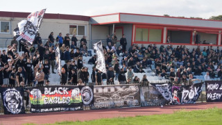 Οπαδοί των «Μαυραετών» στην Αλεξανδρούπολη: «Δόξα σε γουστάρω, για σένα θα σαλτάρω»