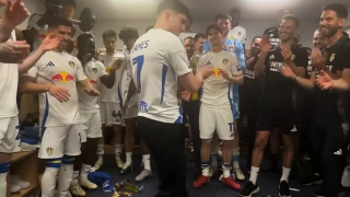 Η Λιντς πανηγύρισε με... ώπα και συρτάκι την άνοδο στην Premier League