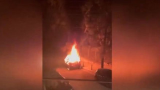 Βίντεο ντοκουμέντο: Η στιγμή που ΙΧ τυλίγεται στις φλόγες-Βρέθηκε νεκρός άνδρας