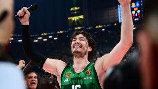 Οσμάν: «Δούλευα πολύ καιρό πάνω στο σύνθημα- Ακόμα ανατριχιάζω»