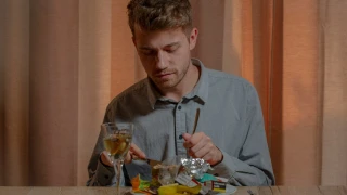 Η πάθηση που «τρομάζει»: 18χρονος τρώει γυαλιά, δόντια και χαρτί