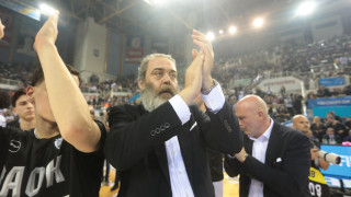 Το δίλημμα Χατζόπουλου: Στο ίδιο αυστηρό πλαίσιο ή σε ελεγχόμενο ρίσκο;