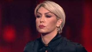 Γυναίκα με τα μαύρα: «Την αγαπάμε τη Λίβερπουλ»