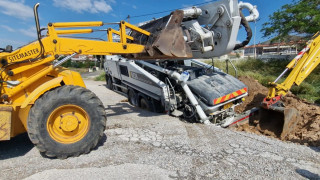 Θεσσαλονίκη: Η άσφαλτος «κατάπιε» φορτηγό