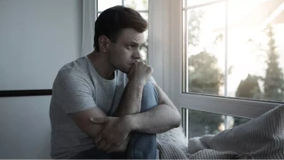 Κατάθλιψη που «αντιστέκεται» στα φάρμακα; Η εναλλακτική μέθοδος που δίνει λύση