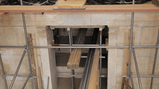 Με στέγαστρα και σκαλωσιές θωρακίζουν την Αμφίπολη από την κακοκαιρία! (video)