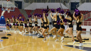 Οι καυτές μαζορέτες που «τρελαίνουν τους ΠΑΟΚτσήδες (pics, VIDEO)