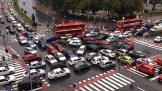 «Τρελό» μποτιλιάρισμα στα Σκόπια! (VIDEO)