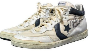 Στη δημοπρασία τα σπάνια παπούτσια του «Air» Mike! (pic)