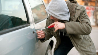 Θεσσαλονίκη: Του έκλεψαν ό,τι είχε στο αυτοκίνητό του, ενώ ψώνιζε