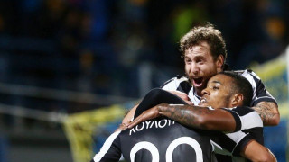 Διπλό       και «βλέπει»     Φάληρο     και Λεωφόρο