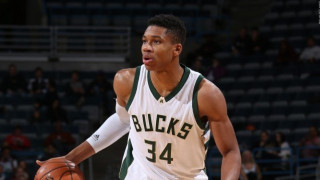 Ντεμπούτο                με νίκη για Bucks, πολύ καλός ο Αντετοκούνμπο