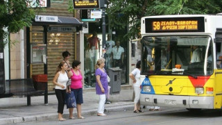 Θεσσαλονίκη: Έντονοι μαύροι καπνοί από λεωφορείο του ΟΑΣΘ στο κέντρο