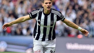 Θα    «αναστήσει»       και    τον    Μάριο Γκόμες!