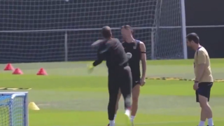 Σκηνές βγαλμένες από... ρινγκ στην προπόνηση της Μπάρτσα – «Μπουκέτα» Σέζνι με Λεβαντόφσκι