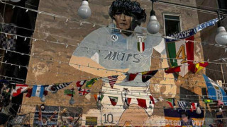 Η νύχτα έγινε μέρα στη Νάπολη!