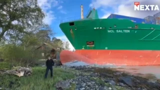 Σηκώθηκε από το κρεβάτι του και είδε τάνκερ στην αυλή του