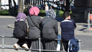 Τέλος στις επανενώσεις οικογενειών και κατάργηση στην πολιτογράφηση «εξπρές» από τη Γερμανία