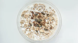 Ένα απλό μπολ μπορεί να σώσει την καρδιά σας: Το πιάτο που κερδίζει τη μάχη κατά της χοληστερίνης