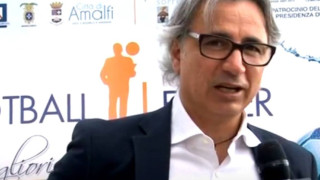 H συγκλονιστική εξομολόγηση του Αντρέα Καρνεβάλε: «Ο πατέρας μου σκότωσε τη μάνα μου με τσεκούρι, χρόνια μετά αυτοκτόνησε μπροστά μου»