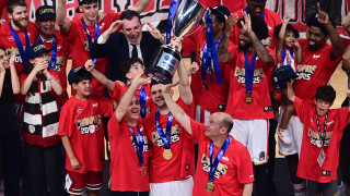 Η απονομή του πρωταθλήματος στον Ολυμπιακό