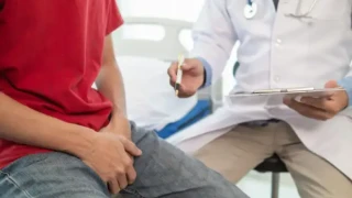 Ο καρκίνος που το 90% των ανδρών αγνοούν ότι μπορεί να εμφανιστεί ακόμη και πριν τα 40