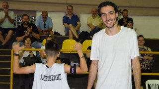 ΠΑΟΚ: Μοίρασε χαμόγελα στα παιδιά του Άθλου ο Κατσίβελης