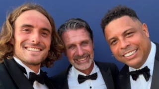 Το επικό σχόλιο του Τσιτσιπά στη φωτογραφία του με τον Ρονάλντο και τον Μουράτογλου