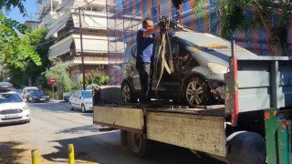 Δήμος Καλαμαριάς: Επιχείρηση απομάκρυνσης εγκαταλελειμμένων οχημάτων