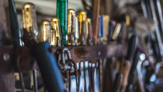 Βύρωνας: Ηθοποιός επιτέθηκε με κατσαβίδι σε δυο άτομα γιατί της έκαναν παρατήρηση