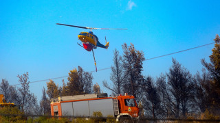 Θεσσαλονίκη: Φωτιά στον οικισμό Τσαΐρια στην Περαία-Στη μάχη κατάσβεσης και ελικόπτερο