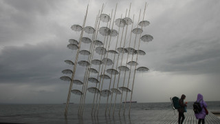 Θεσσαλονίκη: Άνδρας έπεσε στον Θερμαϊκό-Τον έσωσε τροχονόμος