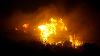 Ιεράπετρα: Συνεχίζεται ο πύρινος εφιάλτης - Στις φλόγες σπίτια και επιχειρήσεις